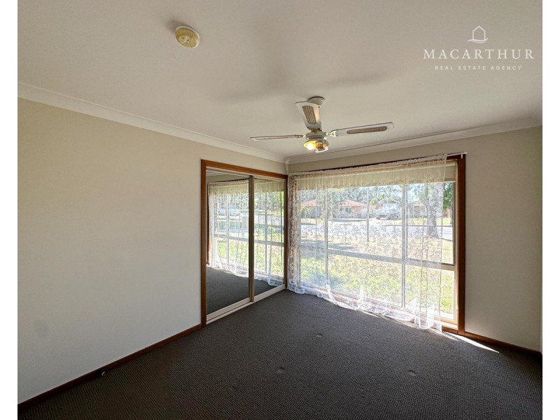 81 Dalman Parkway, Glenfield Park NSW 2650