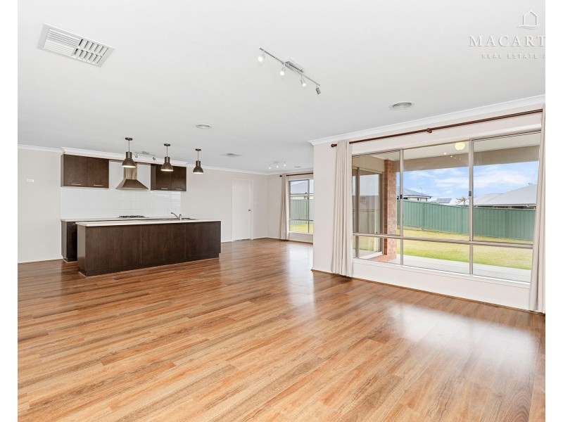 22 Tantoon Circuit, Forest Hill NSW 2651