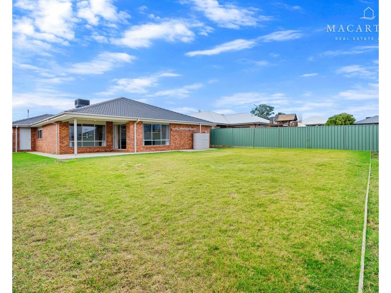 22 Tantoon Circuit, Forest Hill NSW 2651