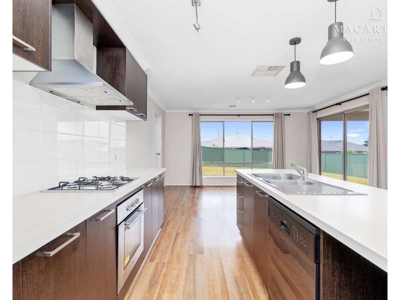 22 Tantoon Circuit, Forest Hill NSW 2651