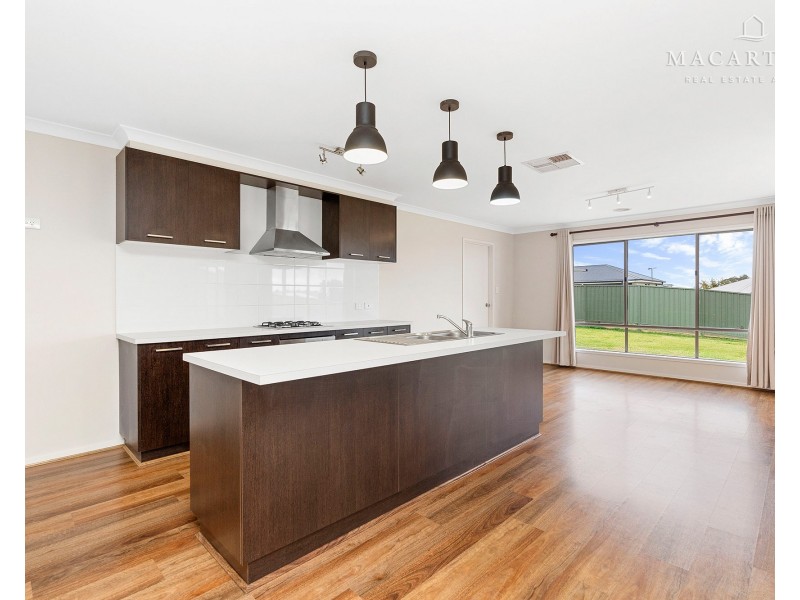 22 Tantoon Circuit, Forest Hill NSW 2651