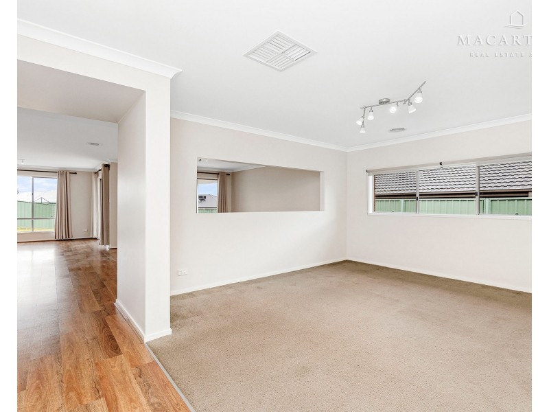 22 Tantoon Circuit, Forest Hill NSW 2651