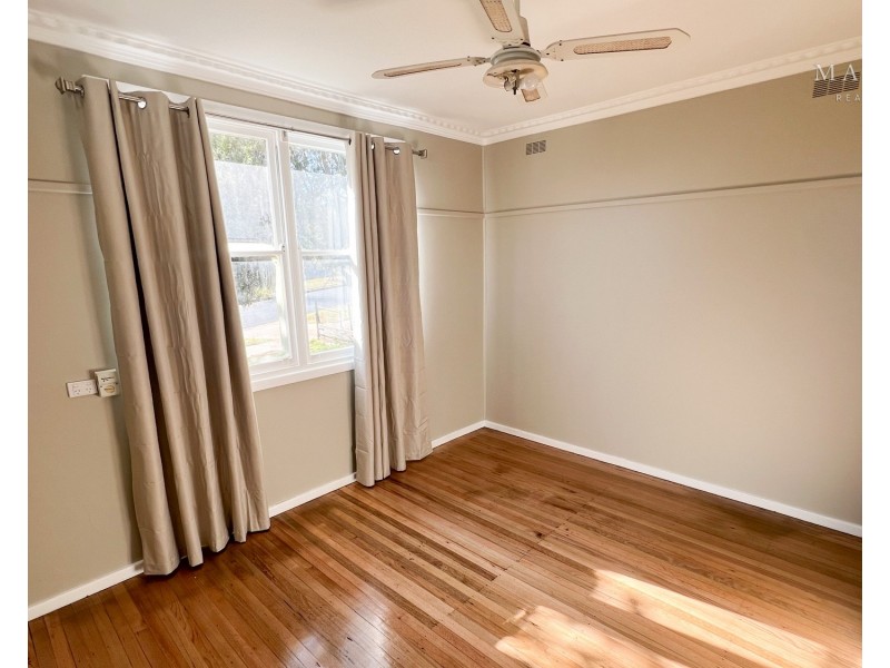 4 Margaret Avenue, Mount Austin NSW 2650