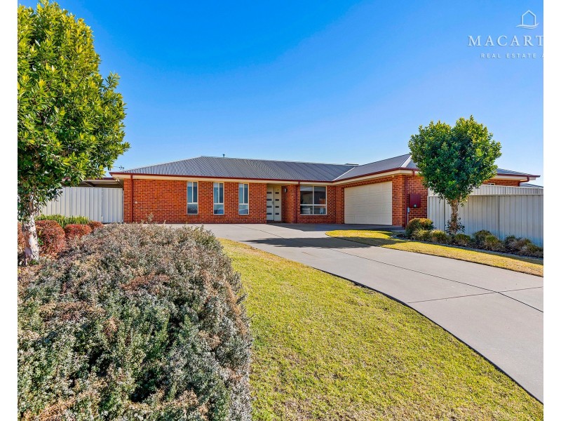 24 Pinnacle Place, Estella NSW 2650