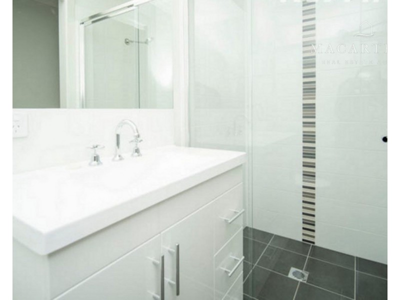 1/1 Ronald Street, Gobbagombalin NSW 2650