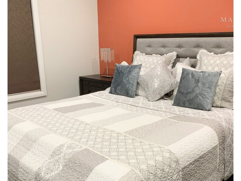 4 Waterhouse Avenue, Lloyd NSW 2650