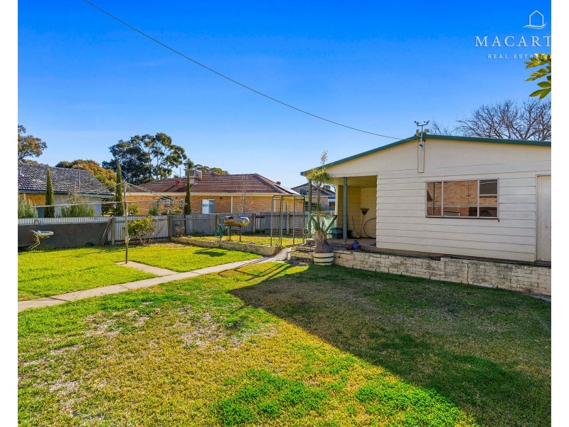 5 Acacia Street, Kooringal NSW 2650