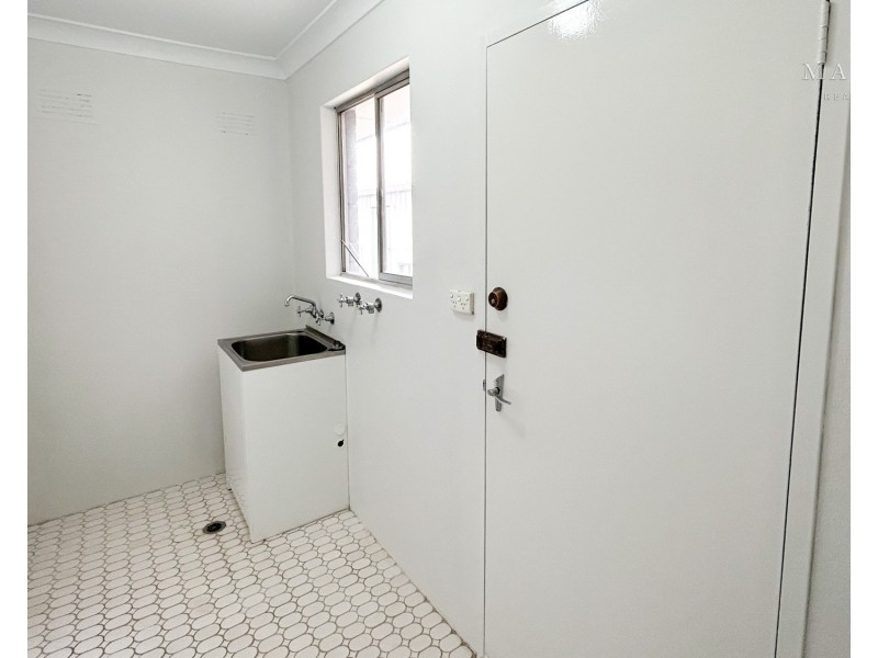 16 Walana Crescent, Kooringal NSW 2650