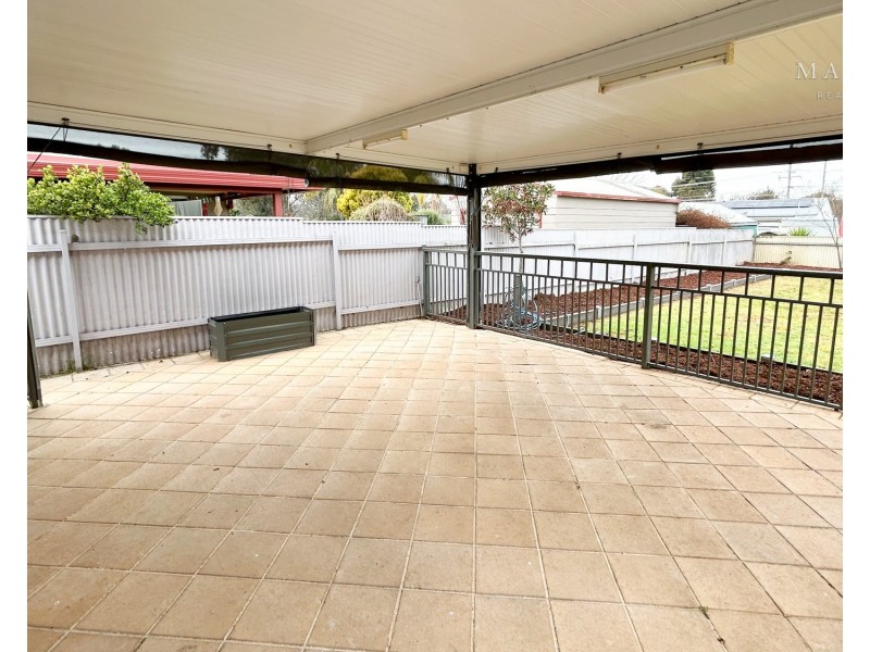 16 Walana Crescent, Kooringal NSW 2650