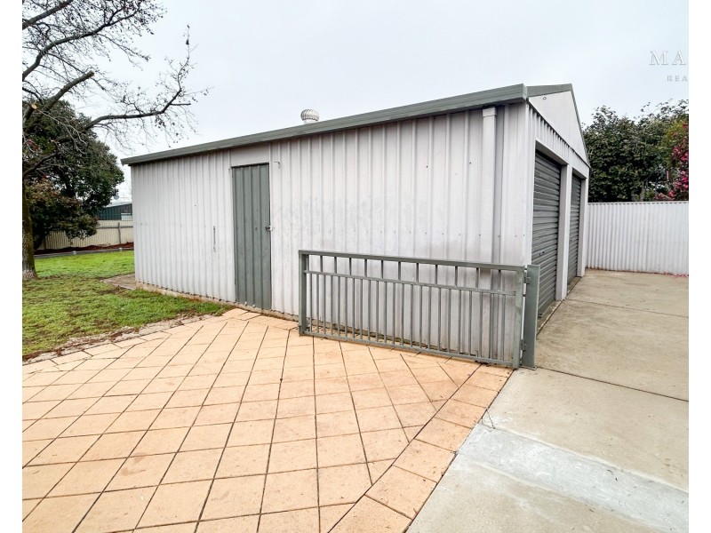 16 Walana Crescent, Kooringal NSW 2650