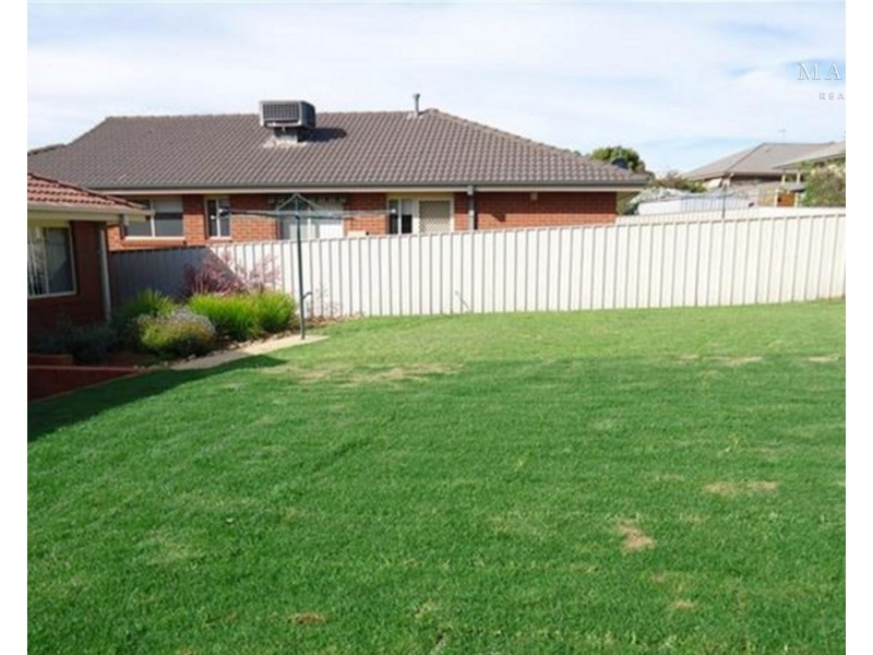 24 Yarrawah Crescent, Bourkelands NSW 2650