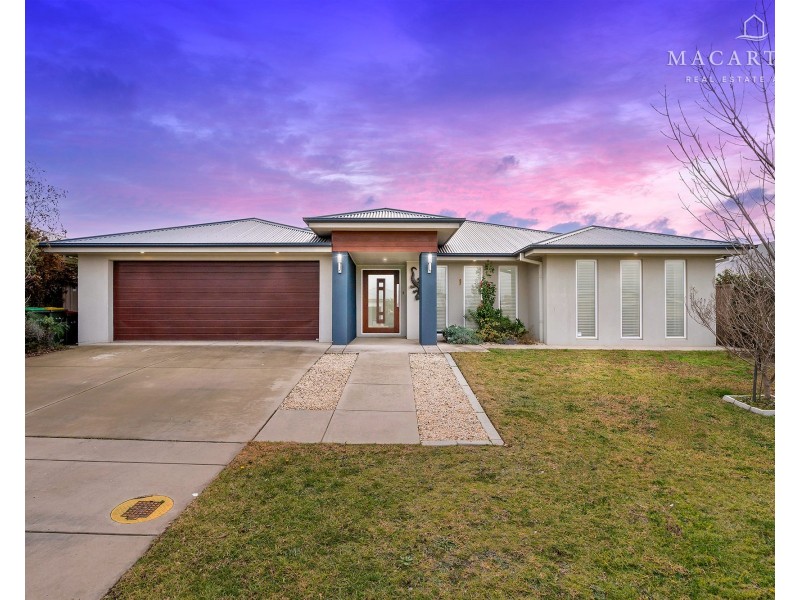 30 Mullagh Crescent, Boorooma NSW 2650