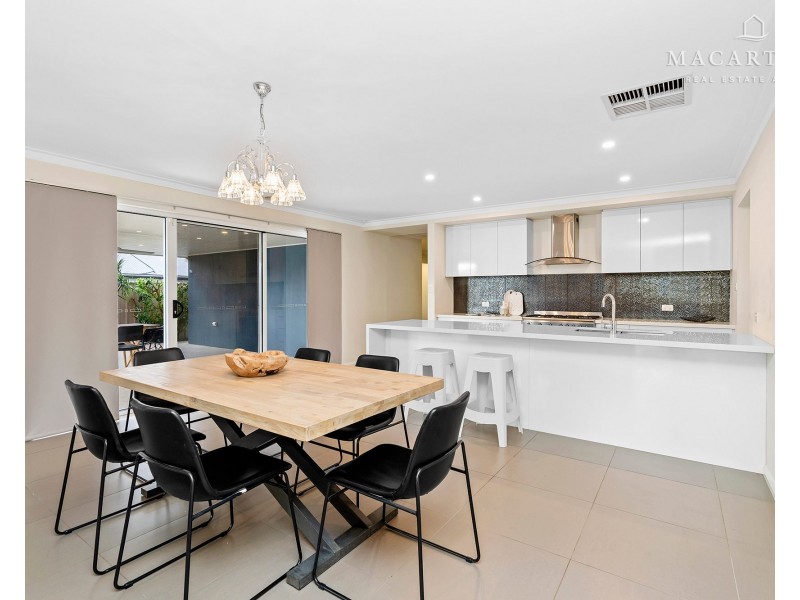 30 Mullagh Crescent, Boorooma NSW 2650