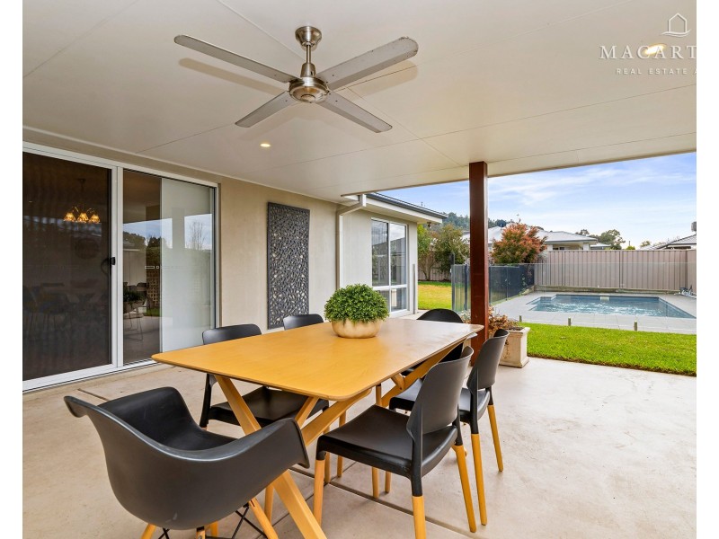 30 Mullagh Crescent, Boorooma NSW 2650