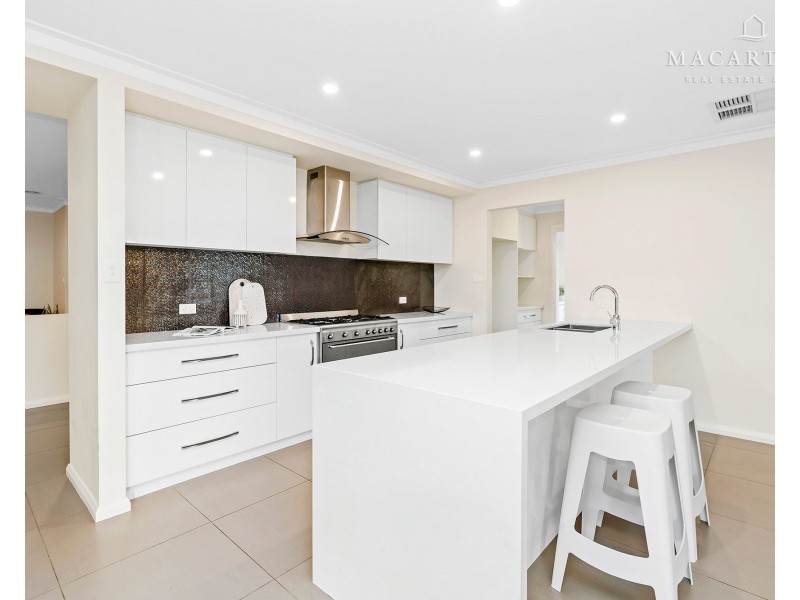 30 Mullagh Crescent, Boorooma NSW 2650