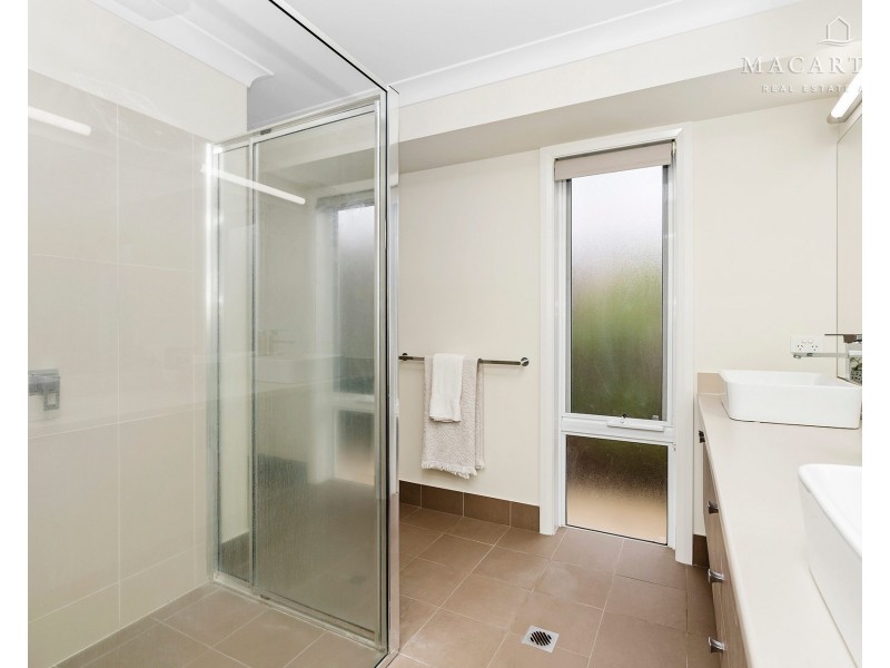 30 Mullagh Crescent, Boorooma NSW 2650