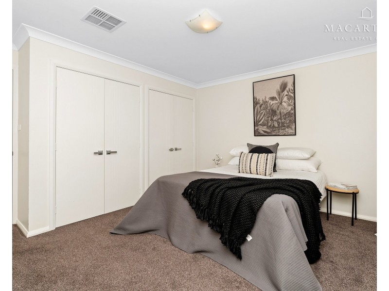 30 Mullagh Crescent, Boorooma NSW 2650