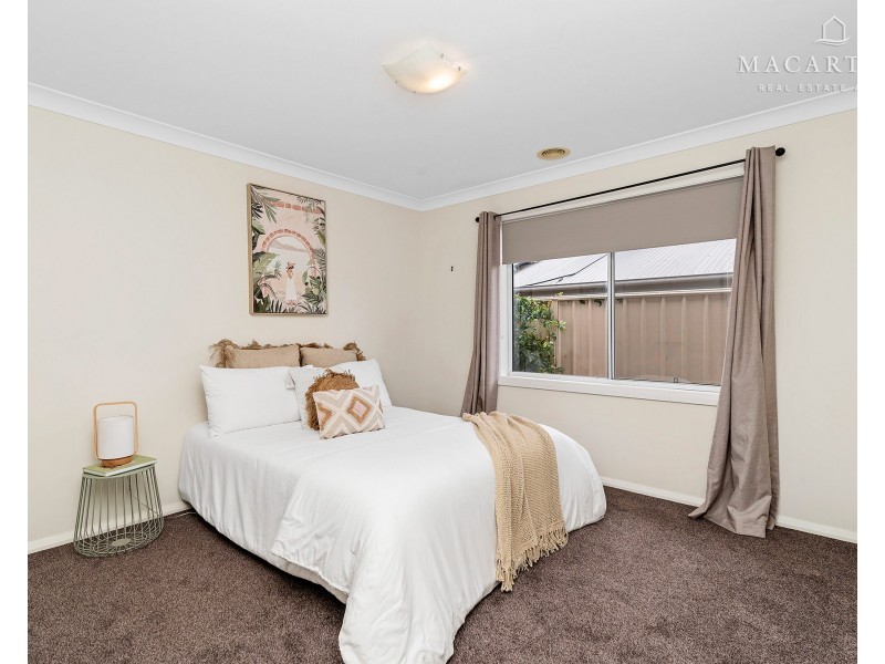 30 Mullagh Crescent, Boorooma NSW 2650