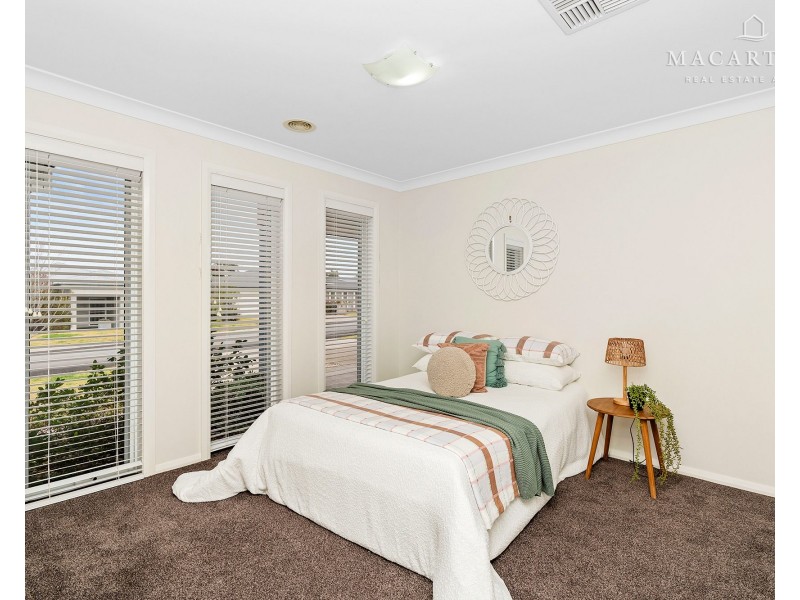 30 Mullagh Crescent, Boorooma NSW 2650