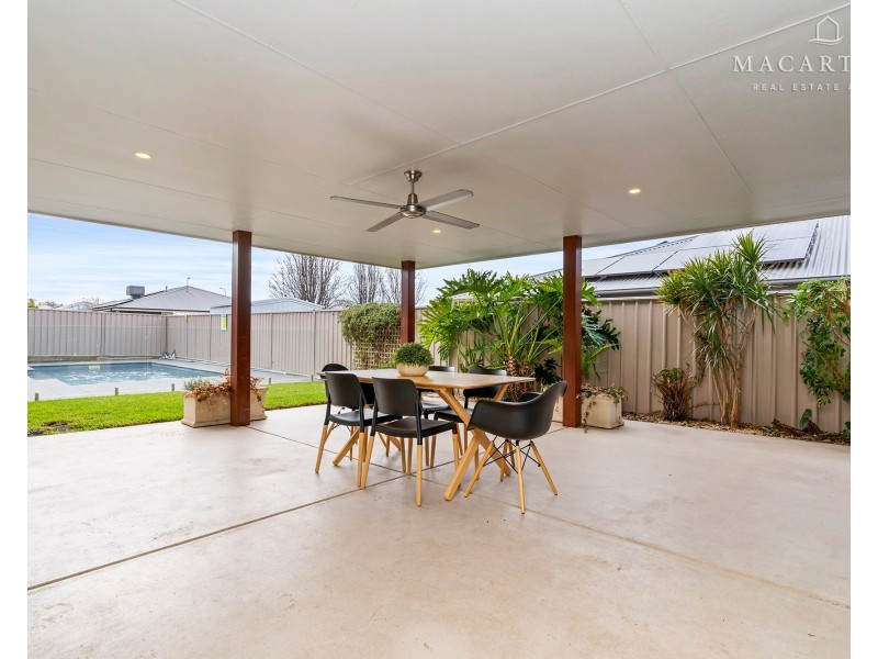 30 Mullagh Crescent, Boorooma NSW 2650
