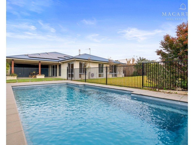 30 Mullagh Crescent, Boorooma NSW 2650