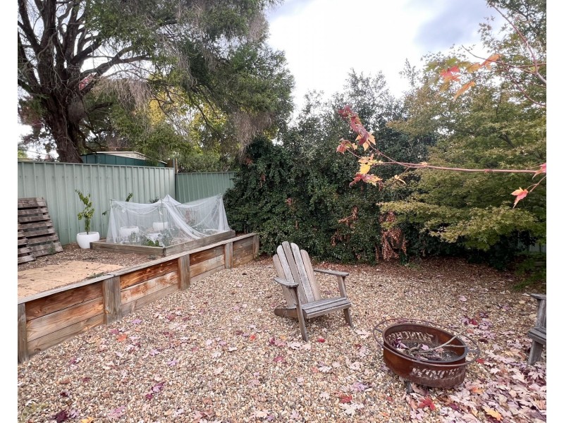 18 Jarick Street, Turvey Park NSW 2650