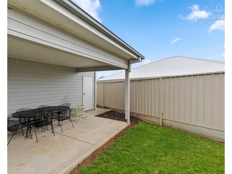 24 Ross Parkway, Gobbagombalin NSW 2650