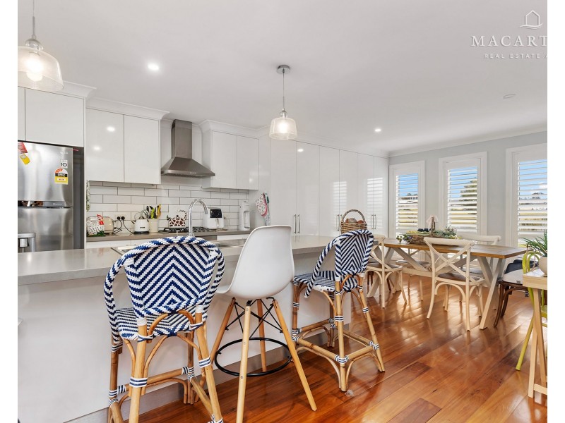 24 Ross Parkway, Gobbagombalin NSW 2650