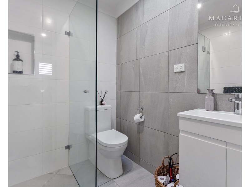 24 Ross Parkway, Gobbagombalin NSW 2650