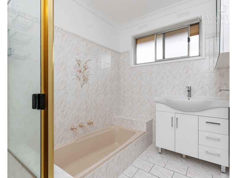 51 Churchill Avenue, Kooringal NSW 2650