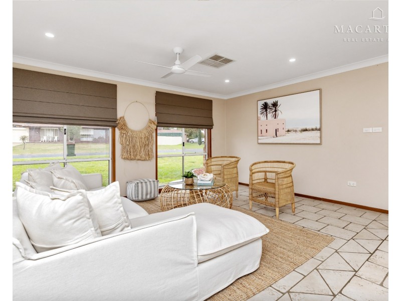 2 Truscott Drive, Ashmont NSW 2650