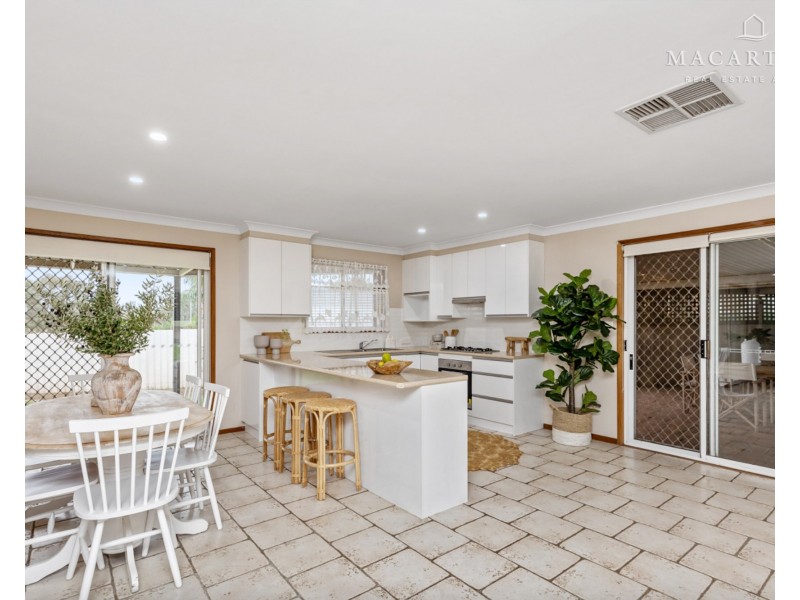 2 Truscott Drive, Ashmont NSW 2650