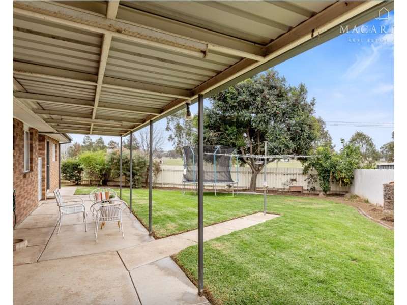 2 Truscott Drive, Ashmont NSW 2650