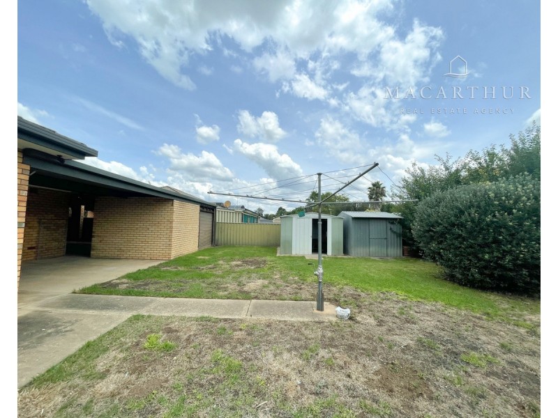 34 Main Street, Lake Albert NSW 2650