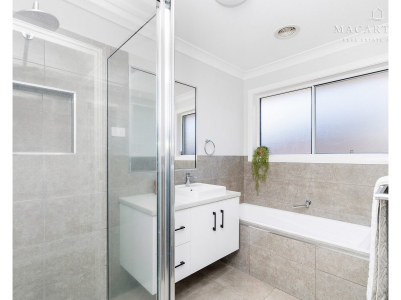 22 Ellerslie Street, Gobbagombalin NSW 2650