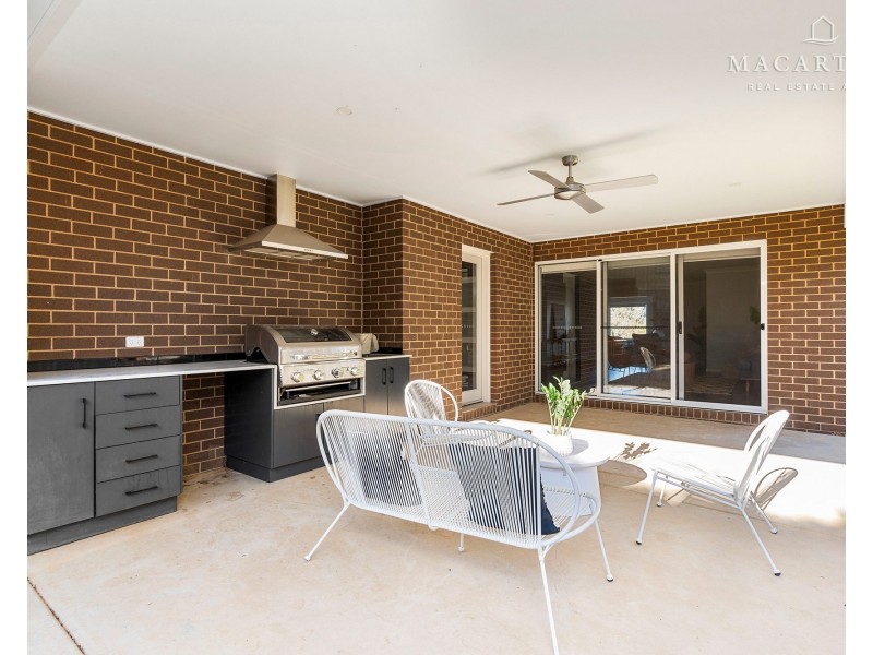 22 Ellerslie Street, Gobbagombalin NSW 2650