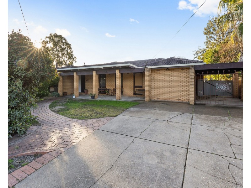 38 Gregory Crescent, Lake Albert NSW 2650