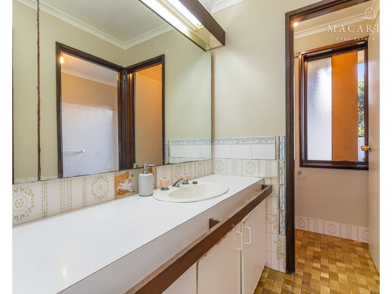 38 Gregory Crescent, Lake Albert NSW 2650