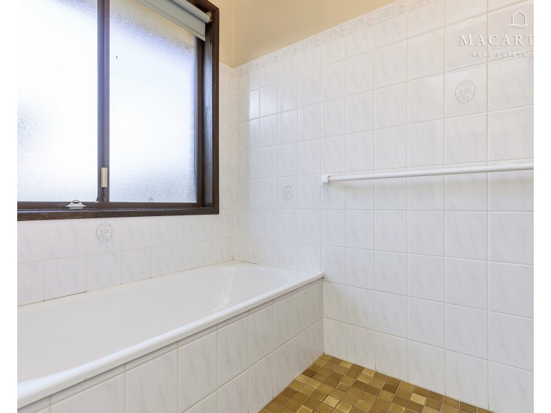 38 Gregory Crescent, Lake Albert NSW 2650