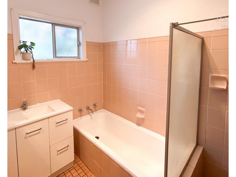 21 Cutler Avenue, Kooringal NSW 2650