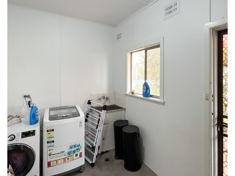 21 Cutler Avenue, Kooringal NSW 2650