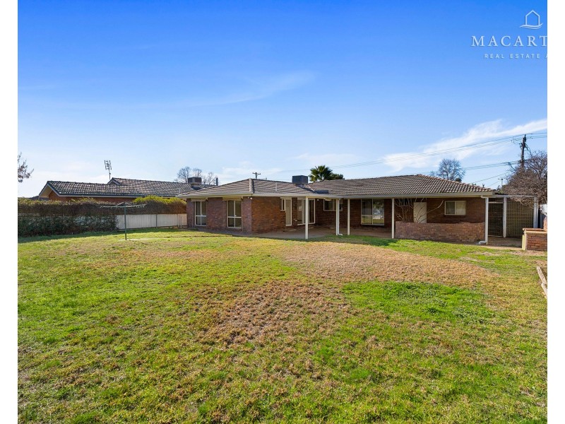 97 Dalkeith Avenue, Lake Albert NSW 2650