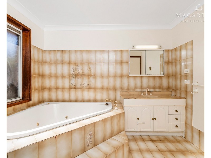 97 Dalkeith Avenue, Lake Albert NSW 2650