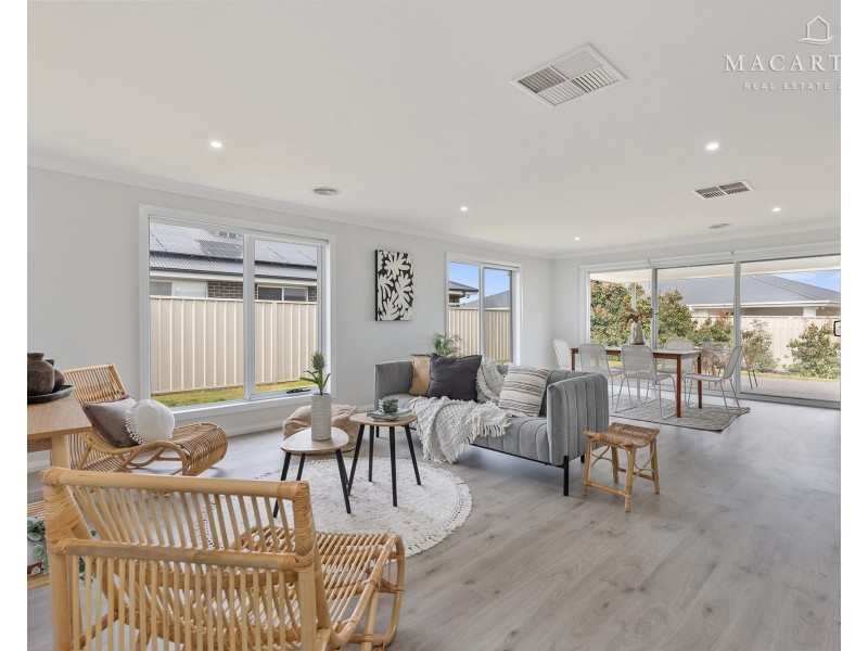 47 Cootamundra Boulevard, Gobbagombalin NSW 2650