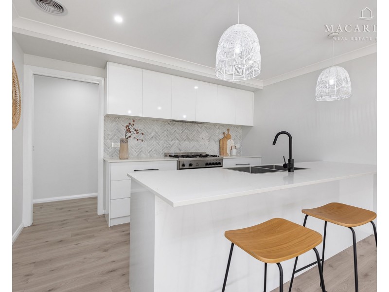 47 Cootamundra Boulevard, Gobbagombalin NSW 2650