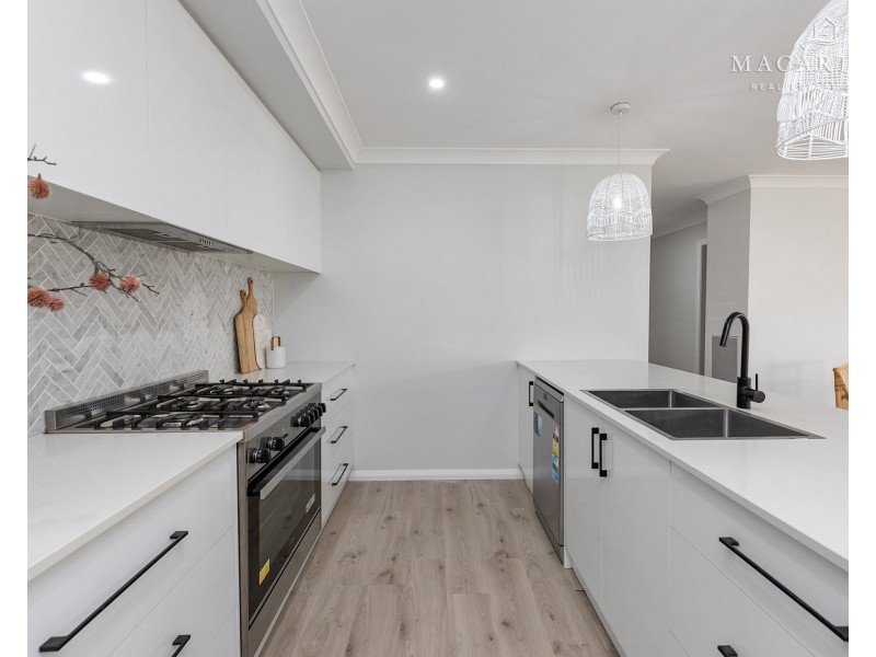 47 Cootamundra Boulevard, Gobbagombalin NSW 2650
