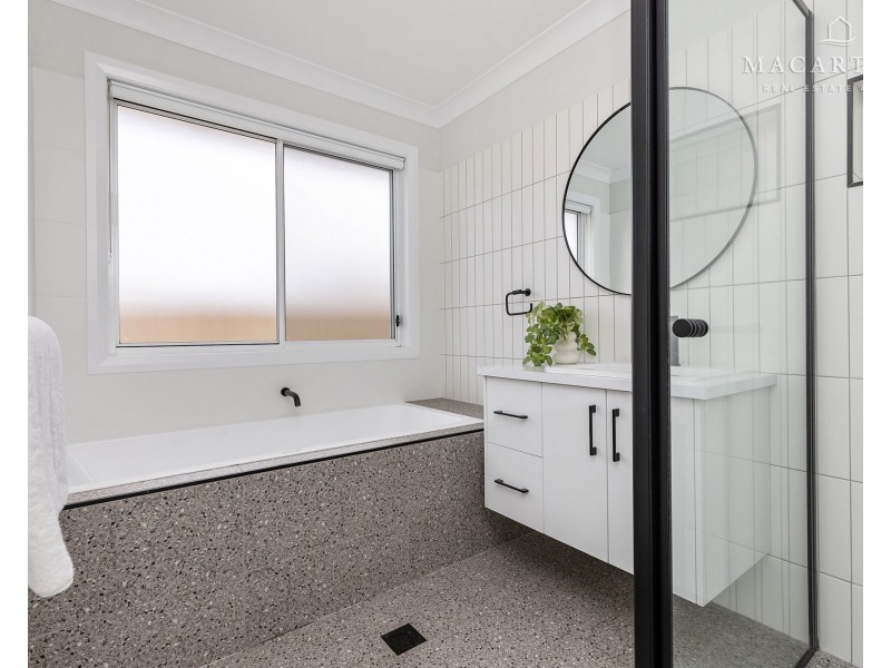 47 Cootamundra Boulevard, Gobbagombalin NSW 2650
