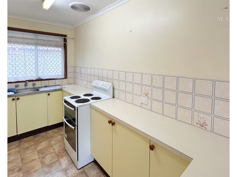 1/2 Nordlingen Drive, Tolland NSW 2650