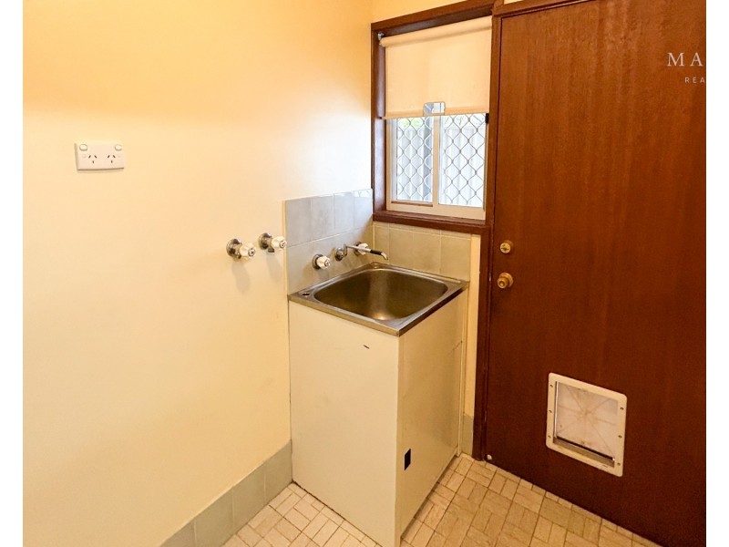 1/2 Nordlingen Drive, Tolland NSW 2650