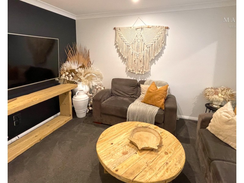 8 Jumbuck Drive, Gobbagombalin NSW 2650